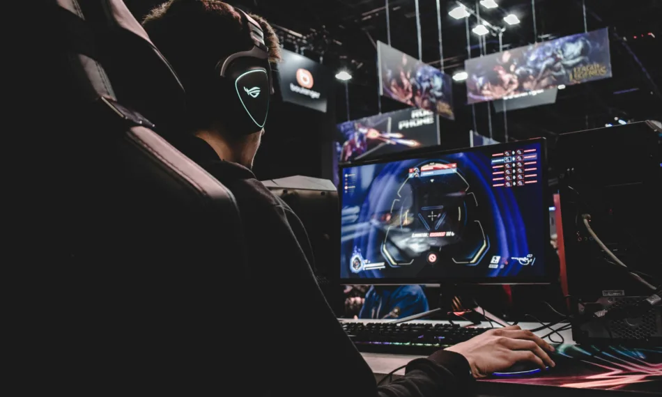 Video-game features to promote attentional control