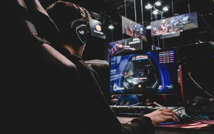 Video-game features to promote attentional control